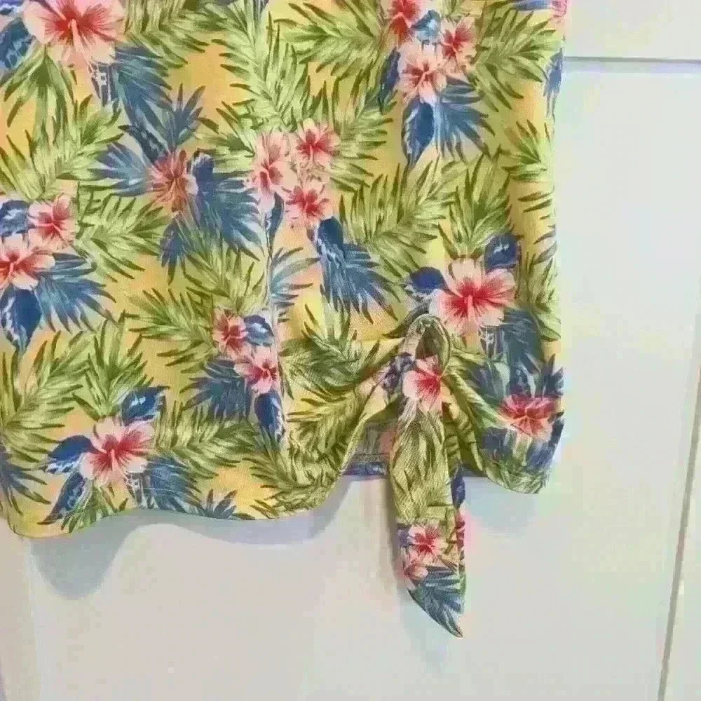 Mandee Sleeveless Floral Top - Picture 3 of 3